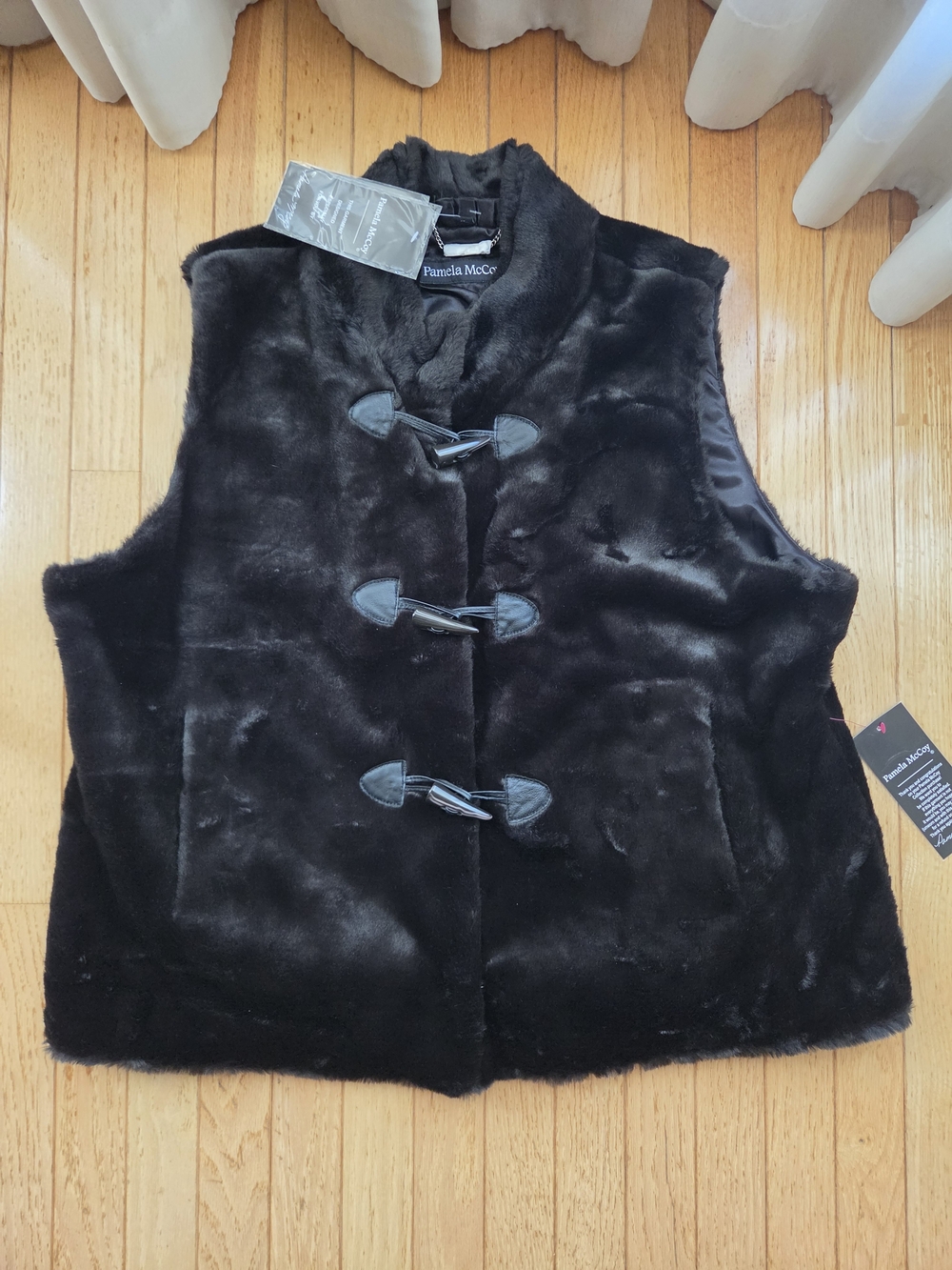 NWT Pamela McCoy Couture Faux Fur Toggle Vest Black 2XL